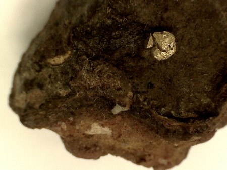 Ouro Nativo (Associado a solo laterítico)